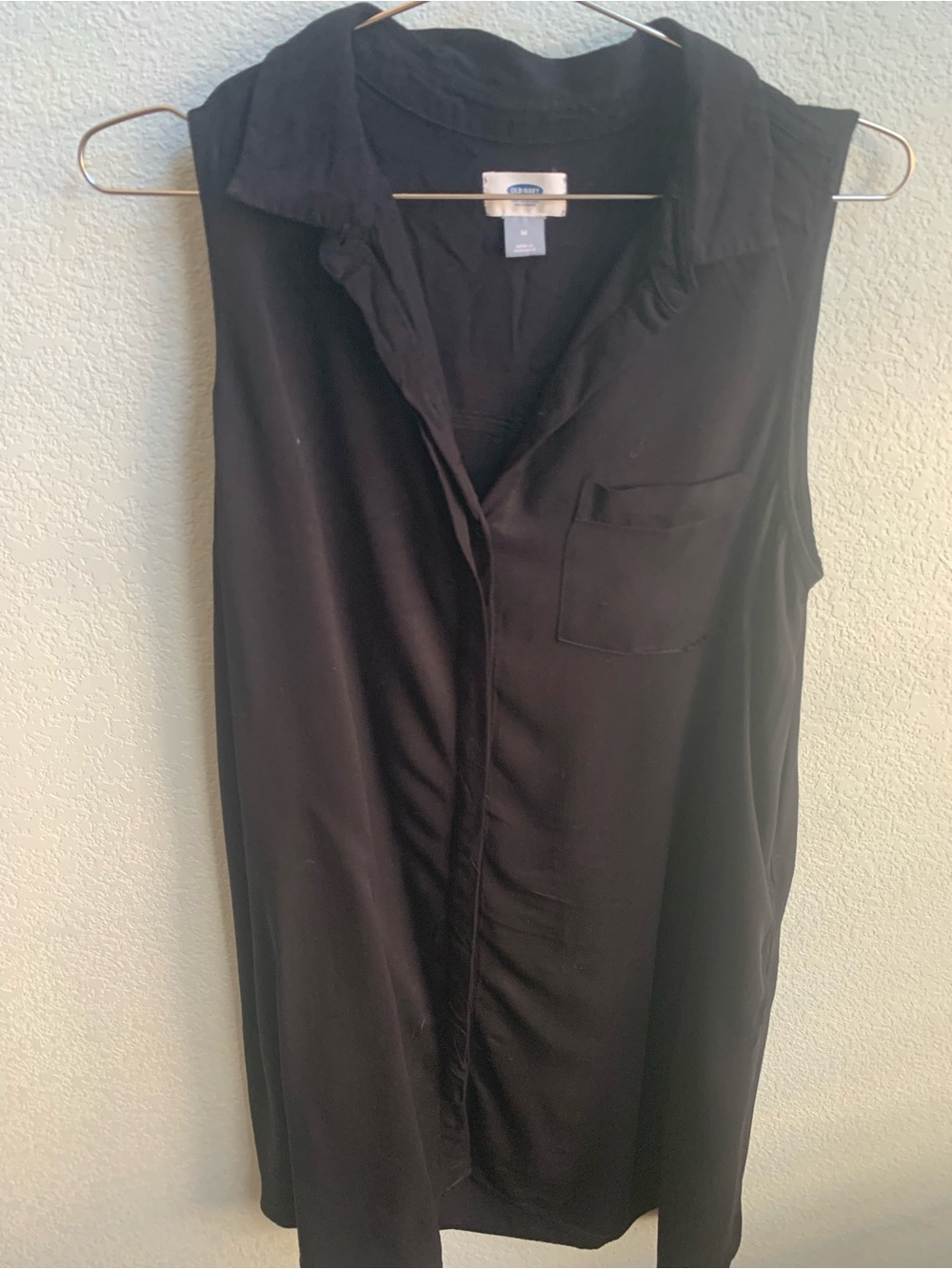 Old Navy Black Sleeveless Collared Pocket Top